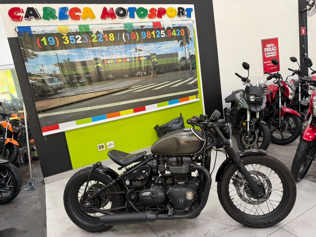TRIUMPH BONNEVILLE BOBBER 1200