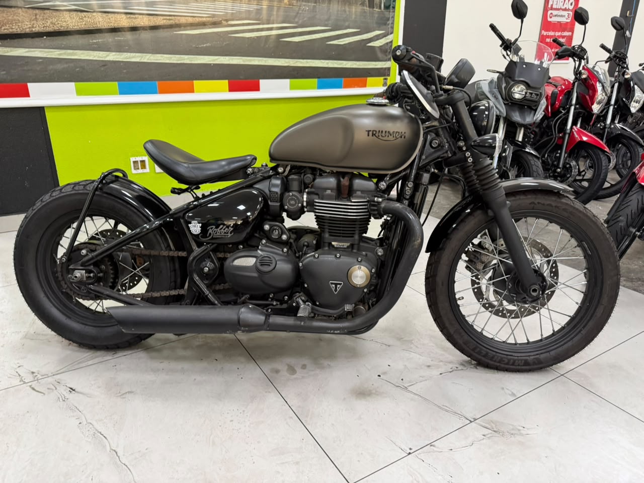 TRIUMPH BONNEVILLE BOBBER 1200