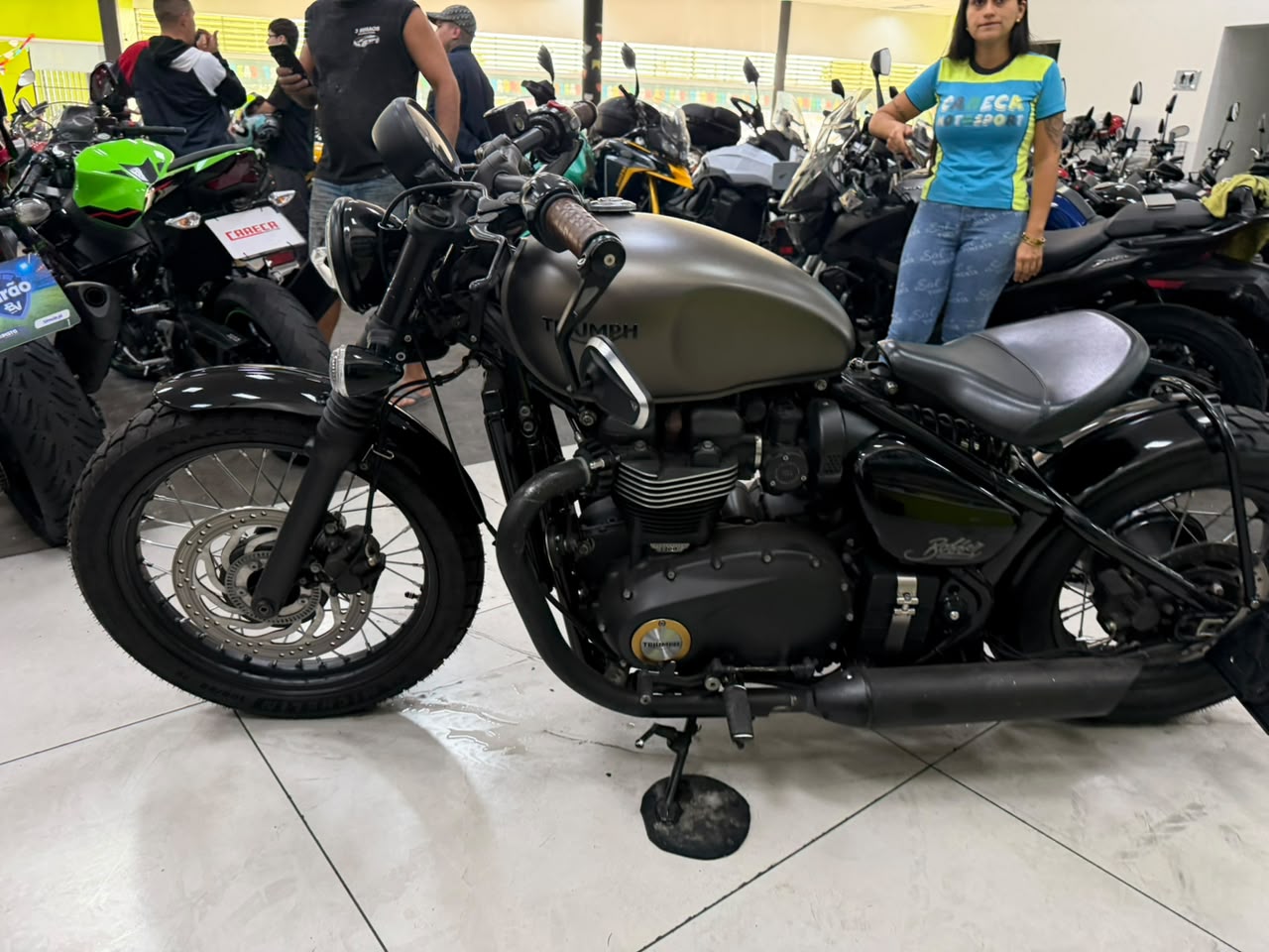 TRIUMPH BONNEVILLE BOBBER 1200