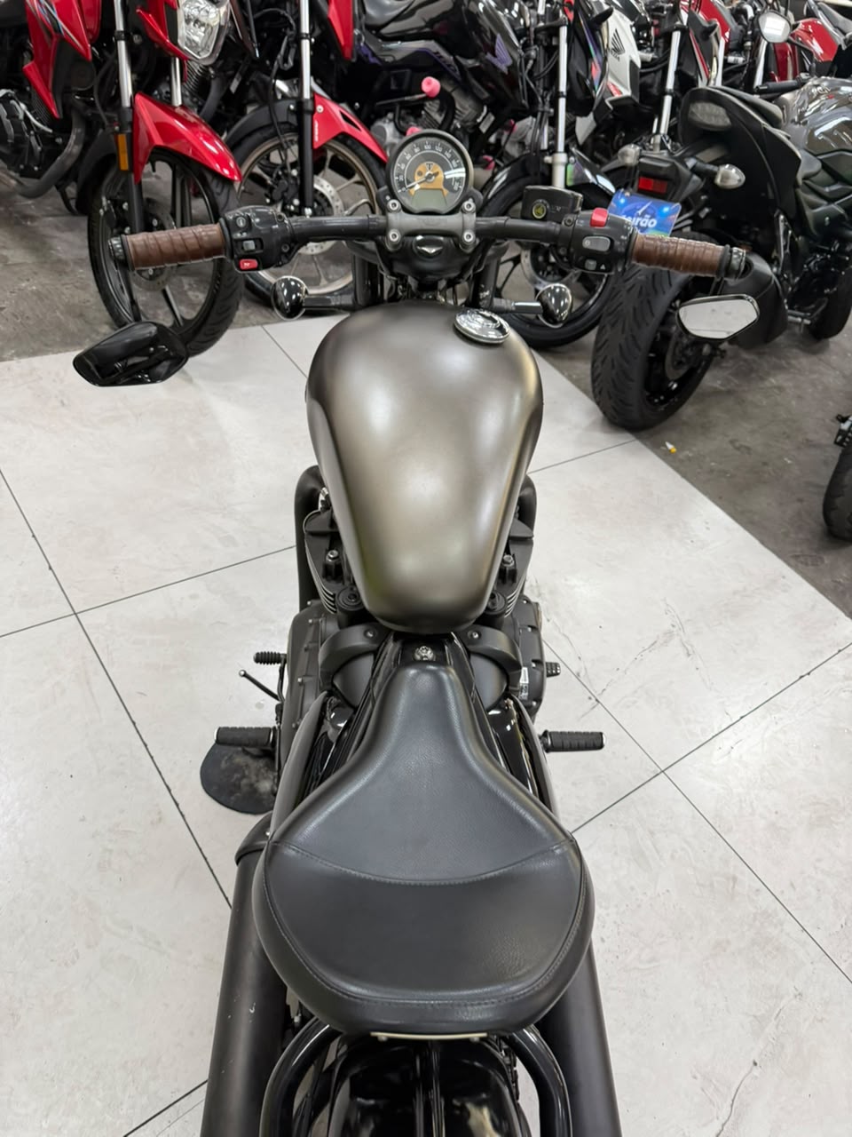 TRIUMPH BONNEVILLE BOBBER 1200