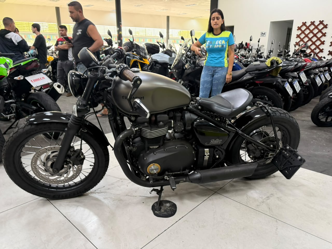 TRIUMPH BONNEVILLE BOBBER 1200