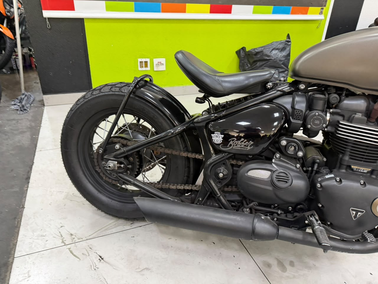 TRIUMPH BONNEVILLE BOBBER 1200