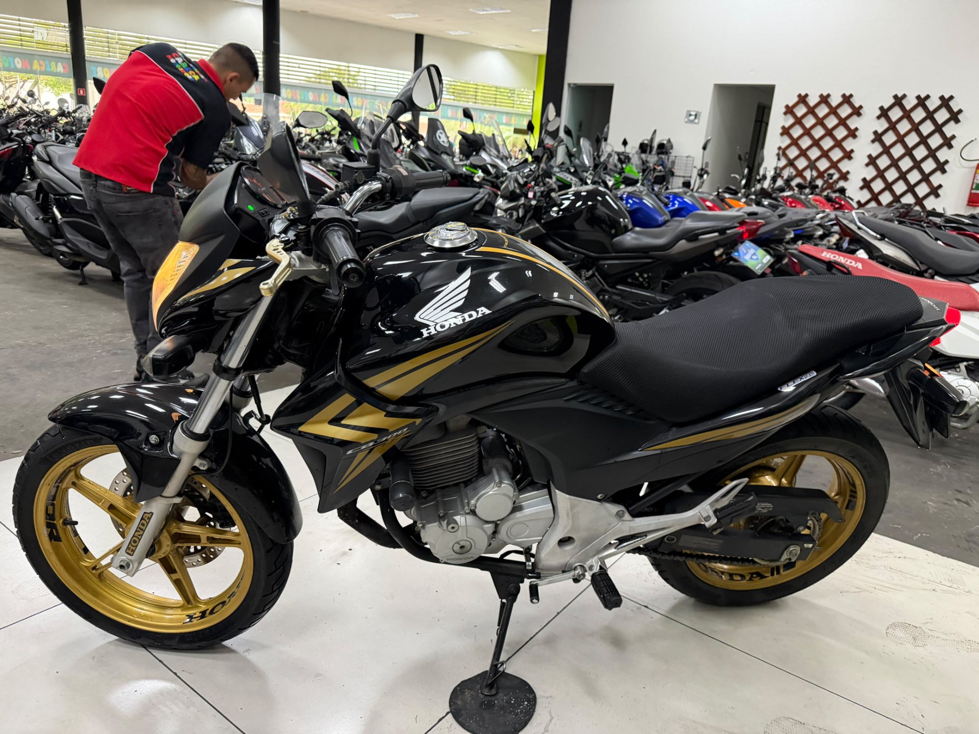 HONDA CB 300R
