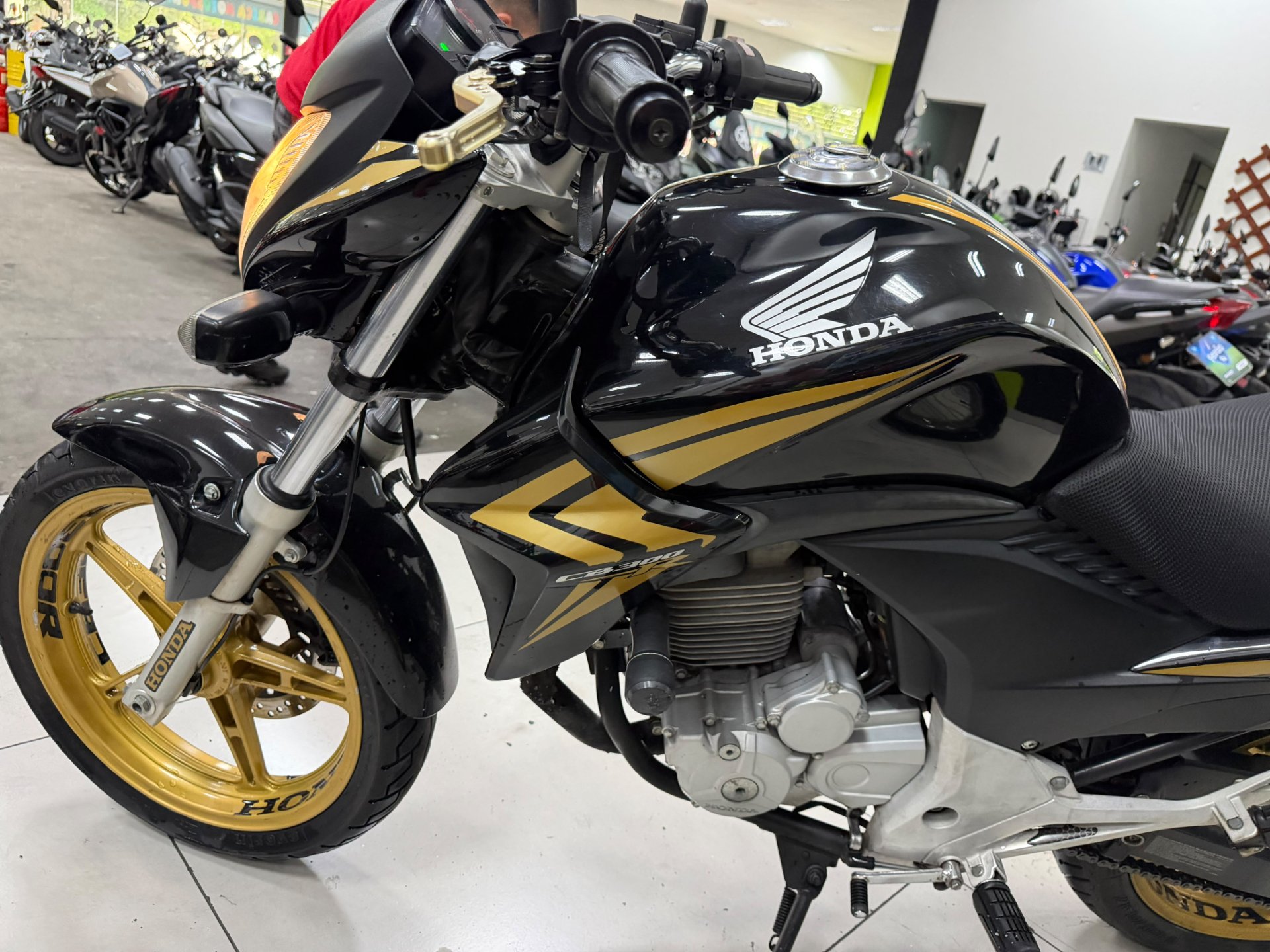 HONDA CB 300R