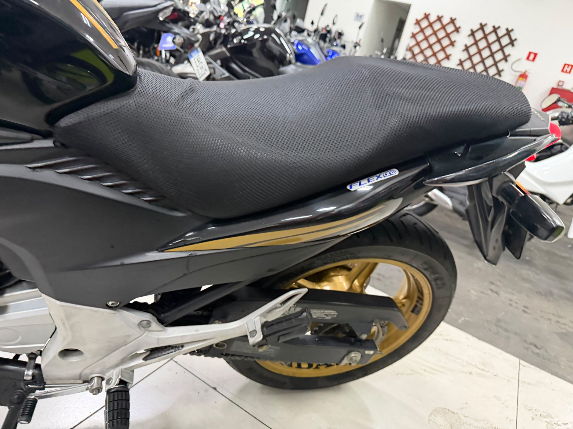 HONDA CB 300R
