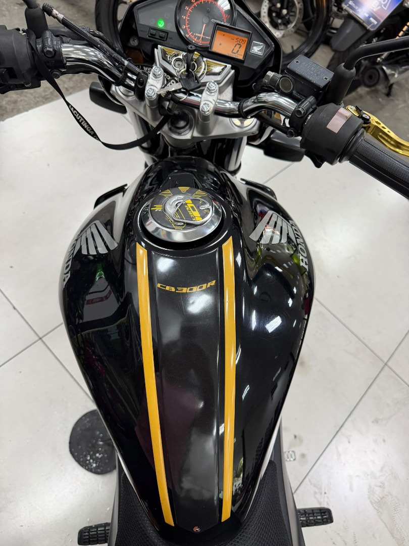 HONDA CB 300R