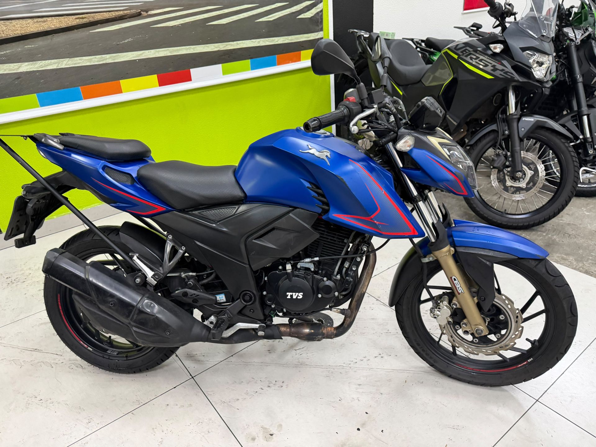 DAFRA APACHE RTR 200