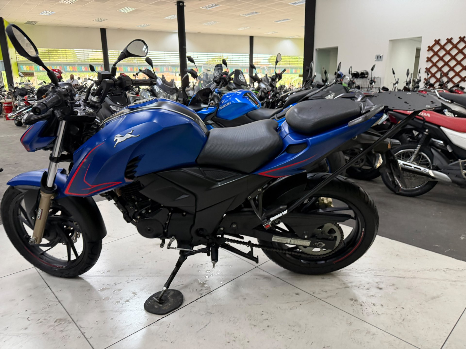 DAFRA APACHE RTR 200