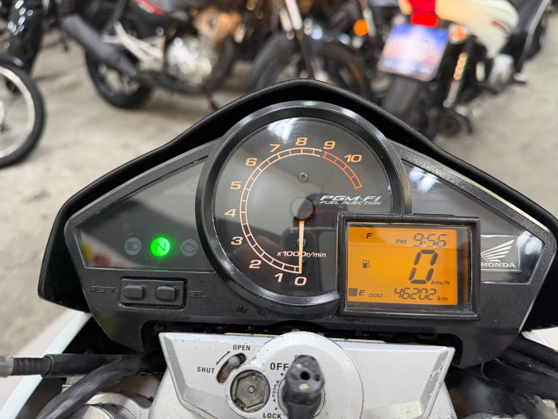 HONDA CB 300R