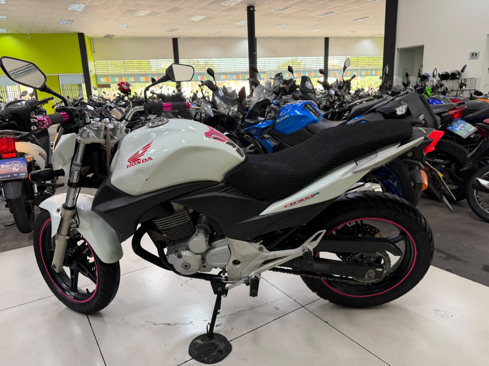 HONDA CB 300R
