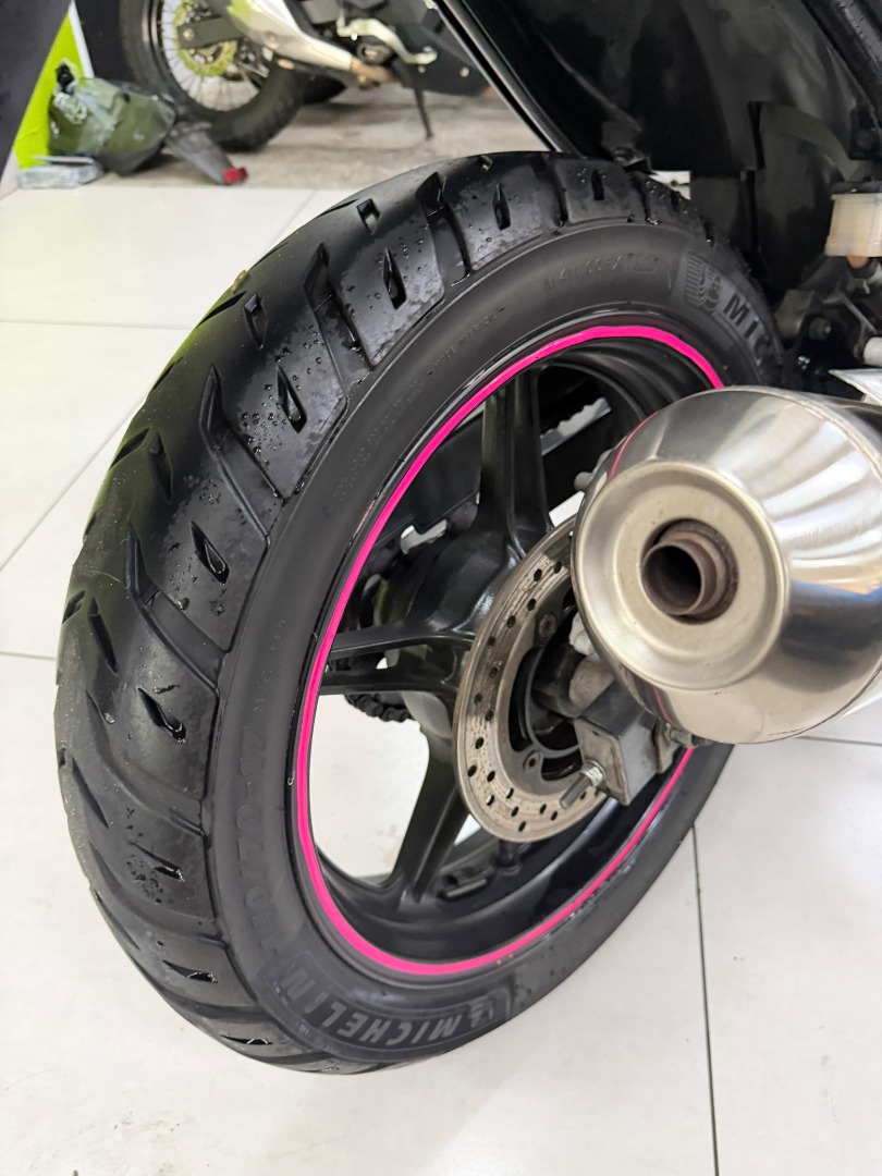 HONDA CB 300R