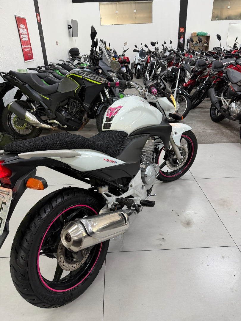 HONDA CB 300R
