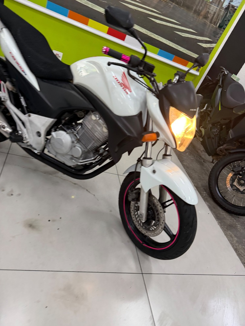 HONDA CB 300R