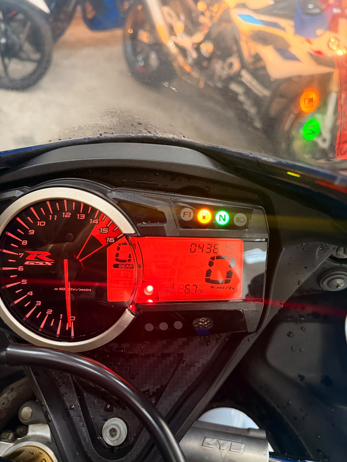 SUZUKI GSX R750