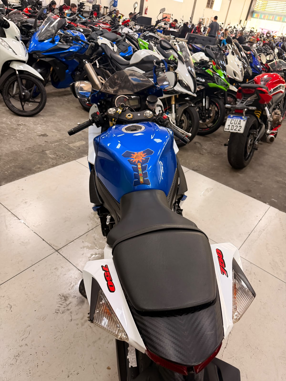 SUZUKI GSX R750