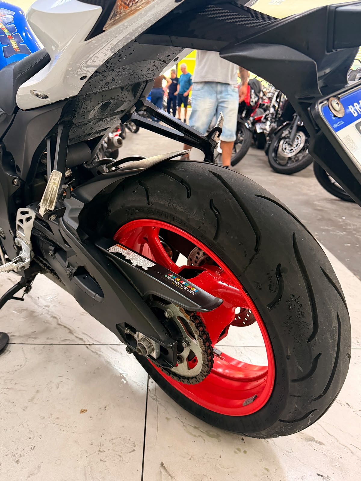 SUZUKI GSX R750