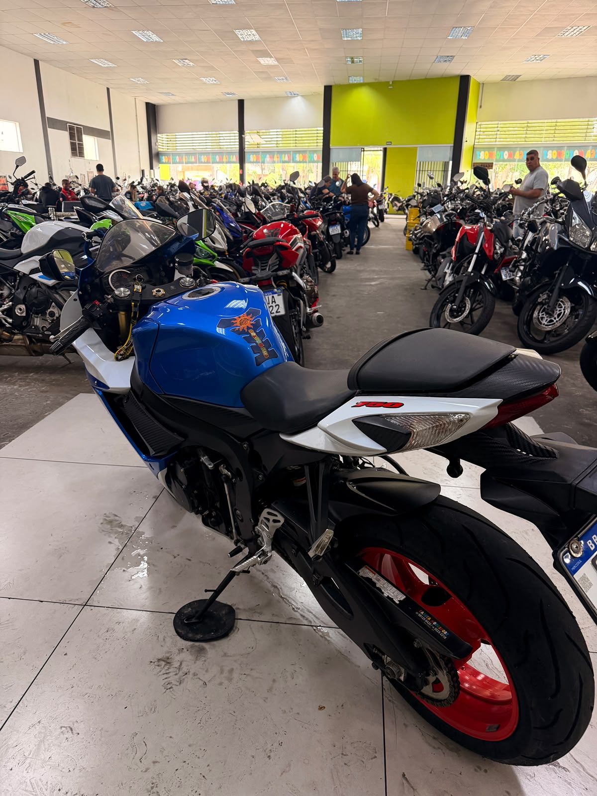 SUZUKI GSX R750
