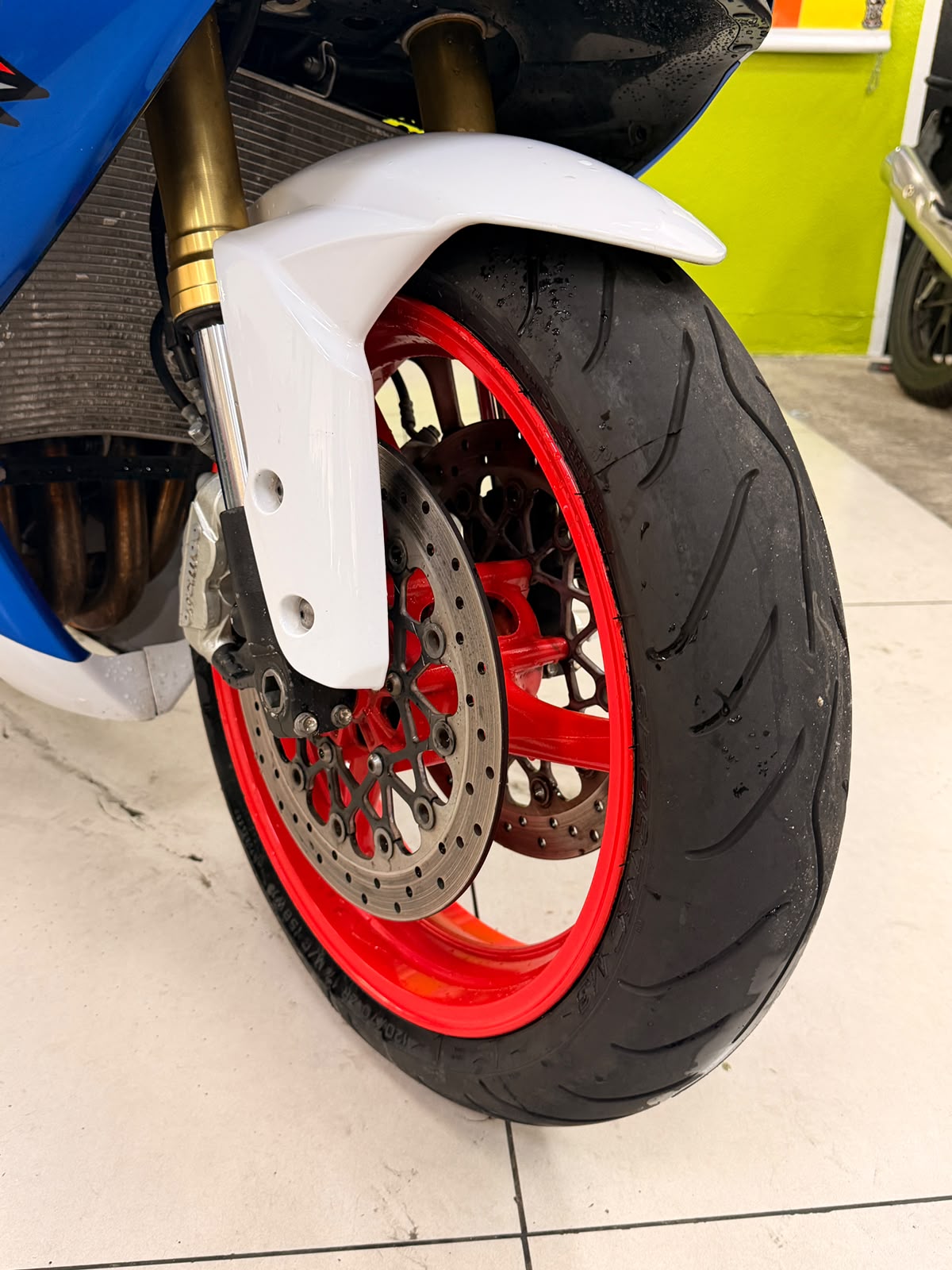 SUZUKI GSX R750