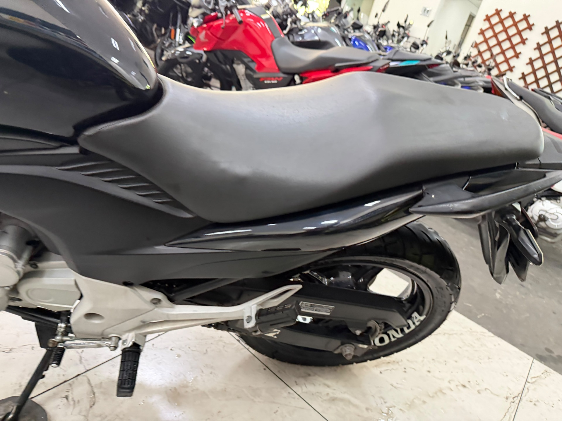 HONDA CB 300R