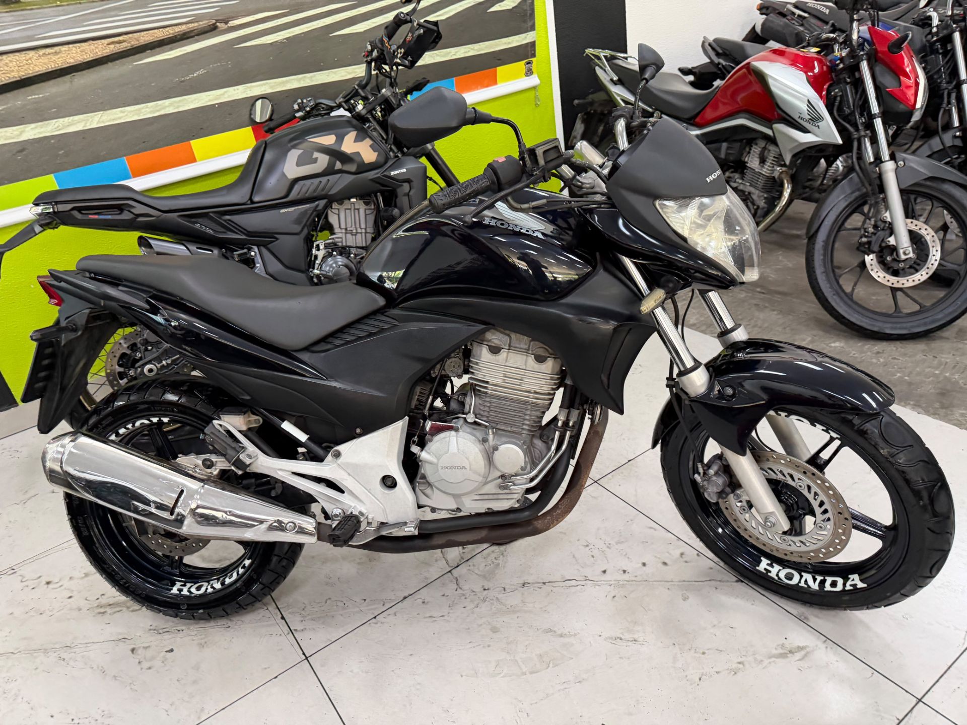 HONDA CB 300R