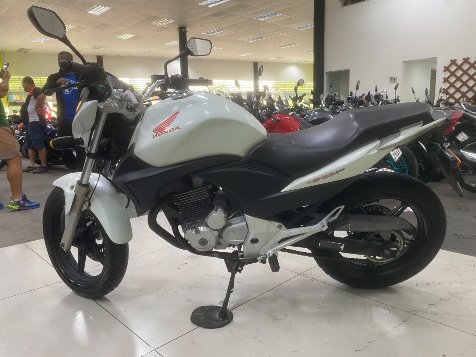 HONDA CB 300R