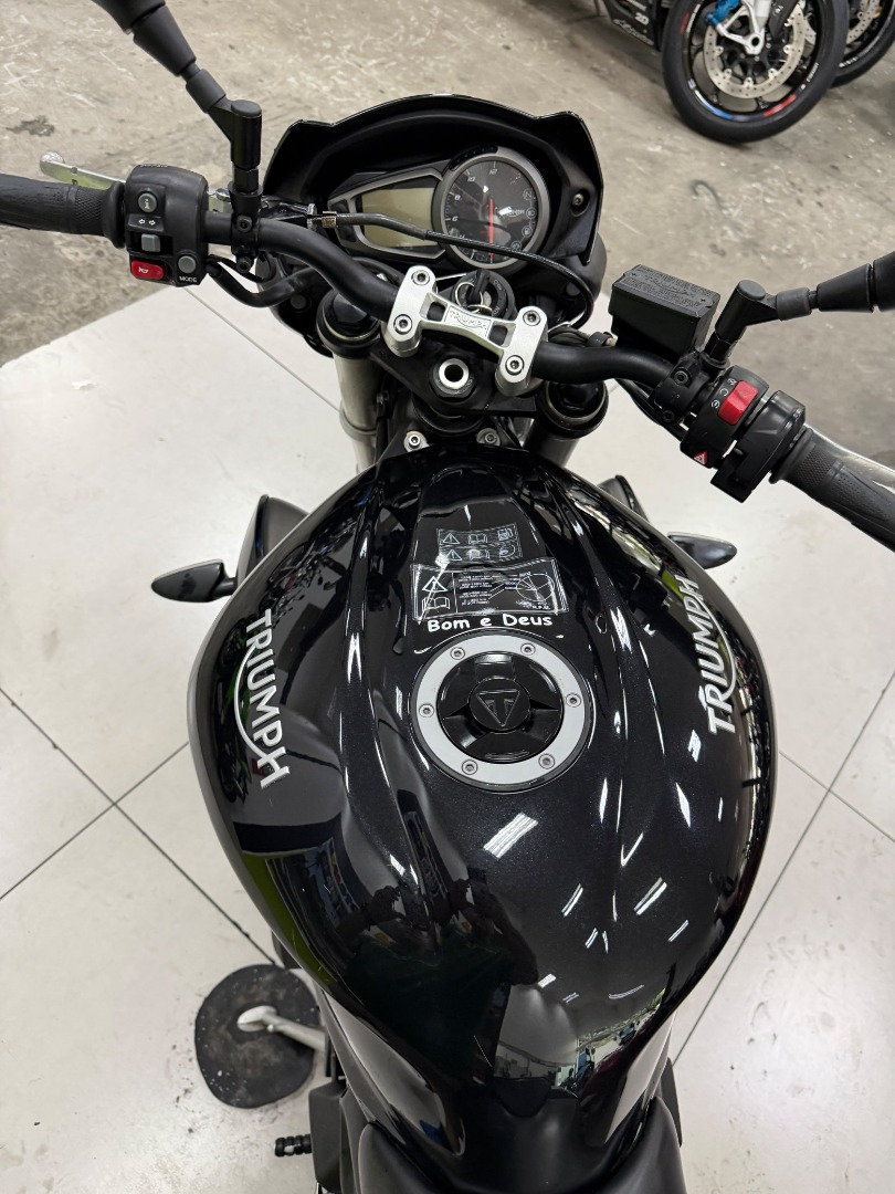 TRIUMPH STREET TRIPLE 765 S