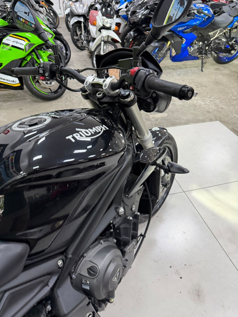 TRIUMPH STREET TRIPLE 765 S