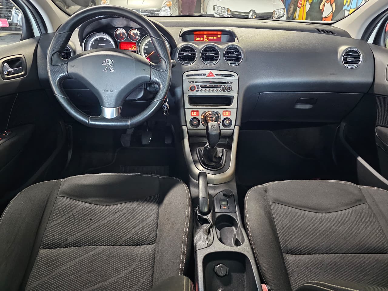 PEUGEOT 308