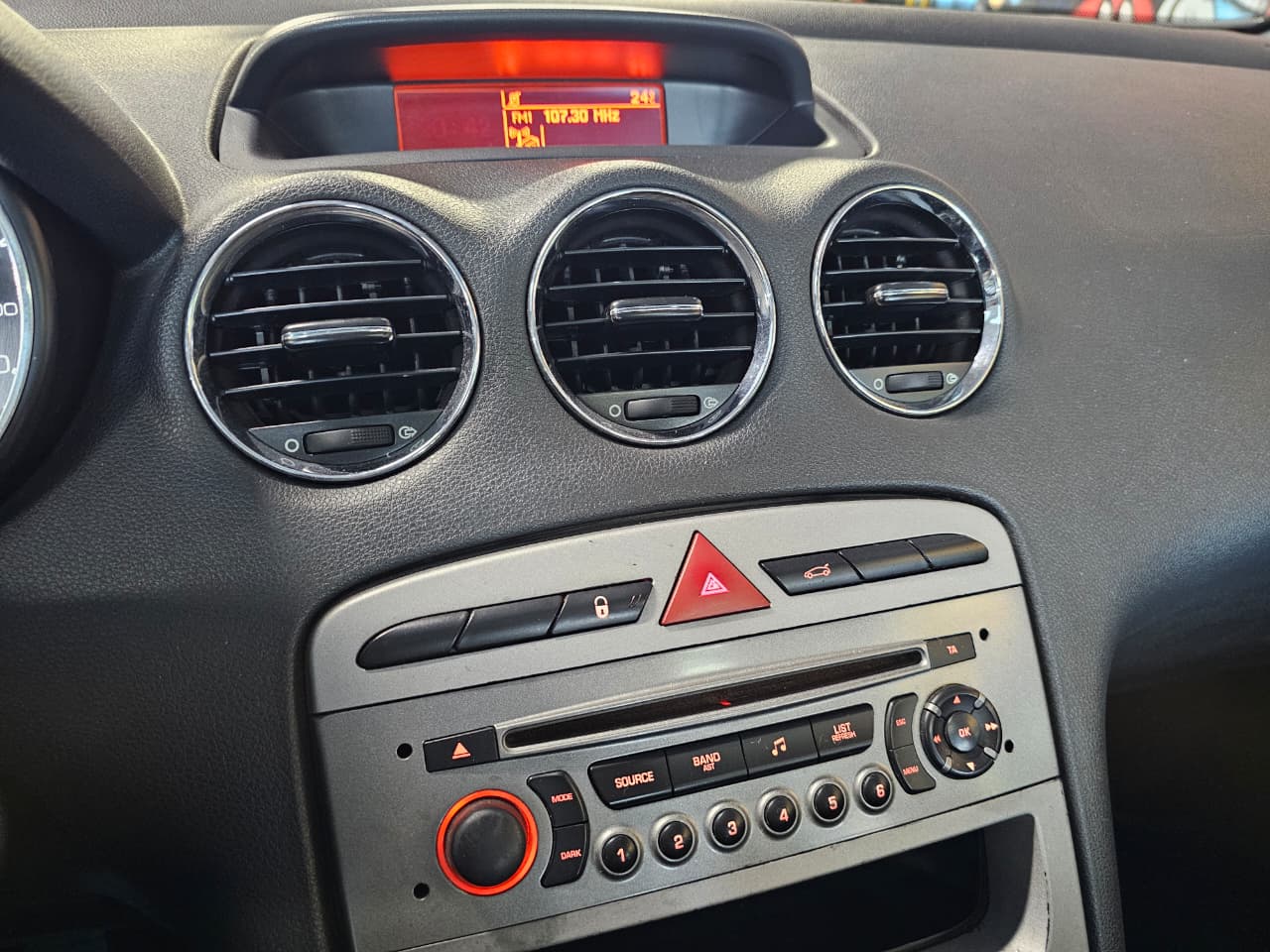 PEUGEOT 308