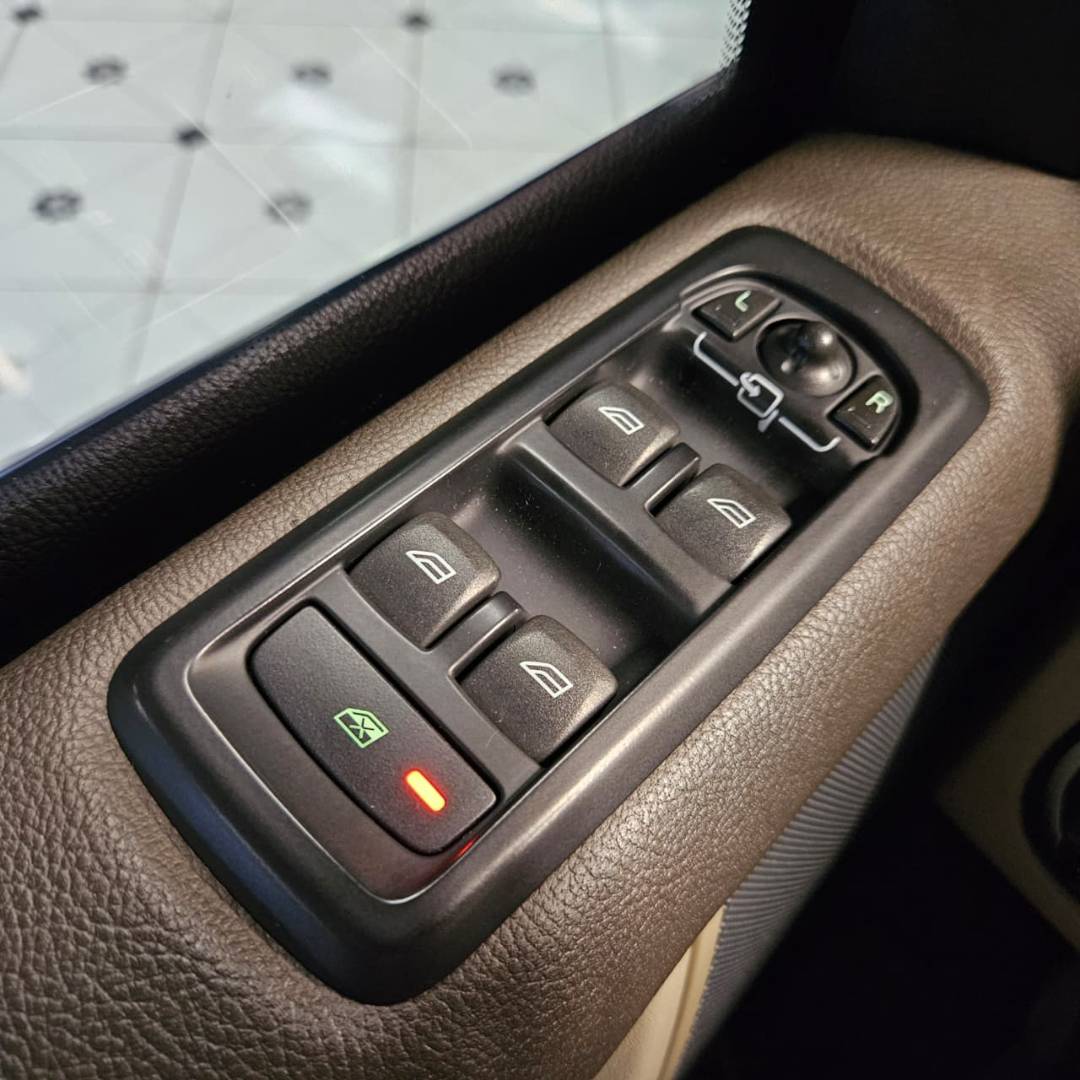 LAND ROVER DISCOVERY 4