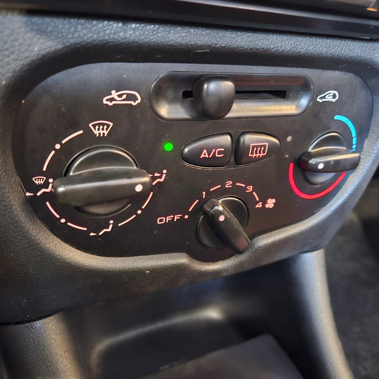 PEUGEOT 207