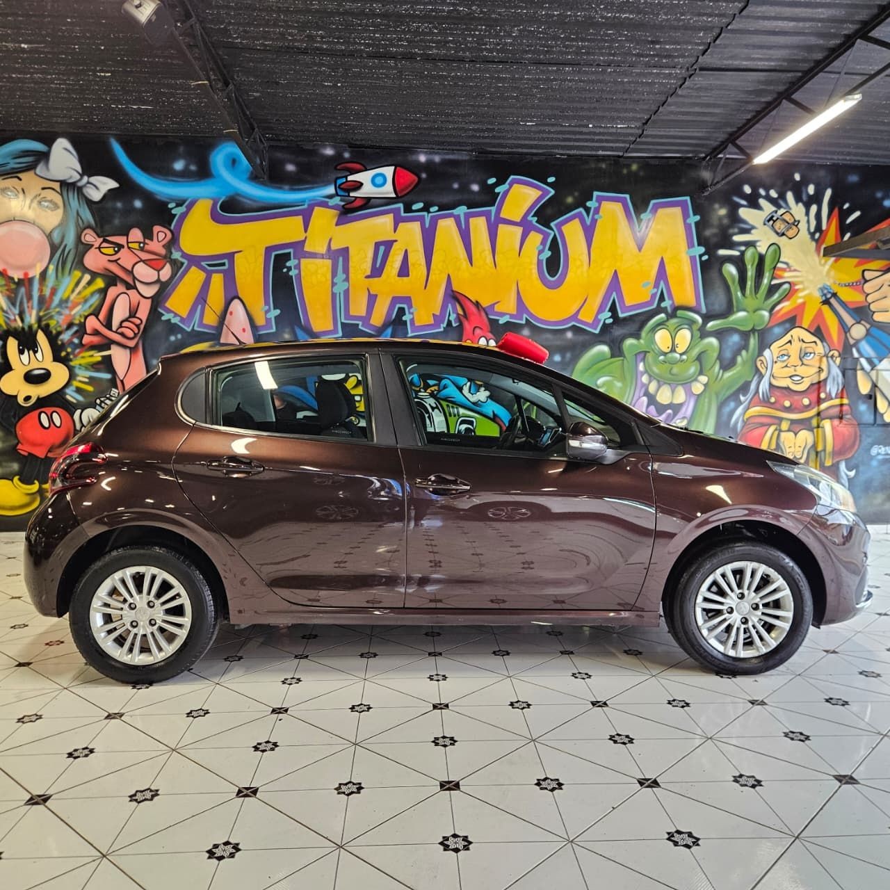 PEUGEOT 208