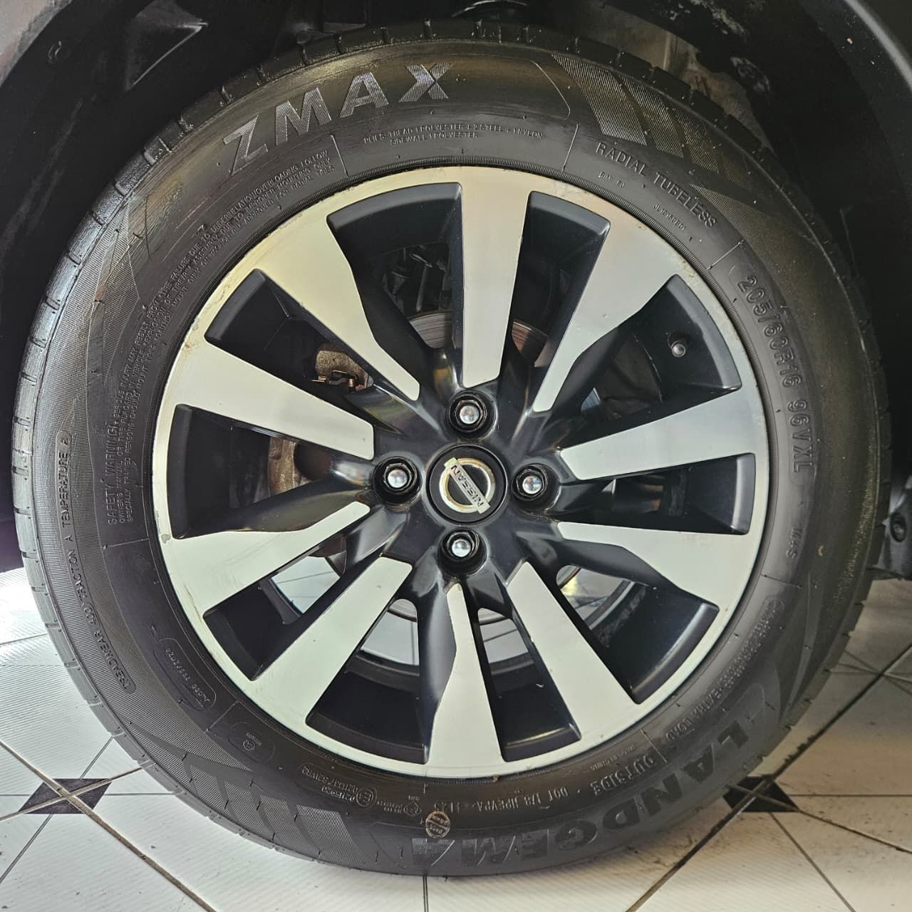 NISSAN KICKS