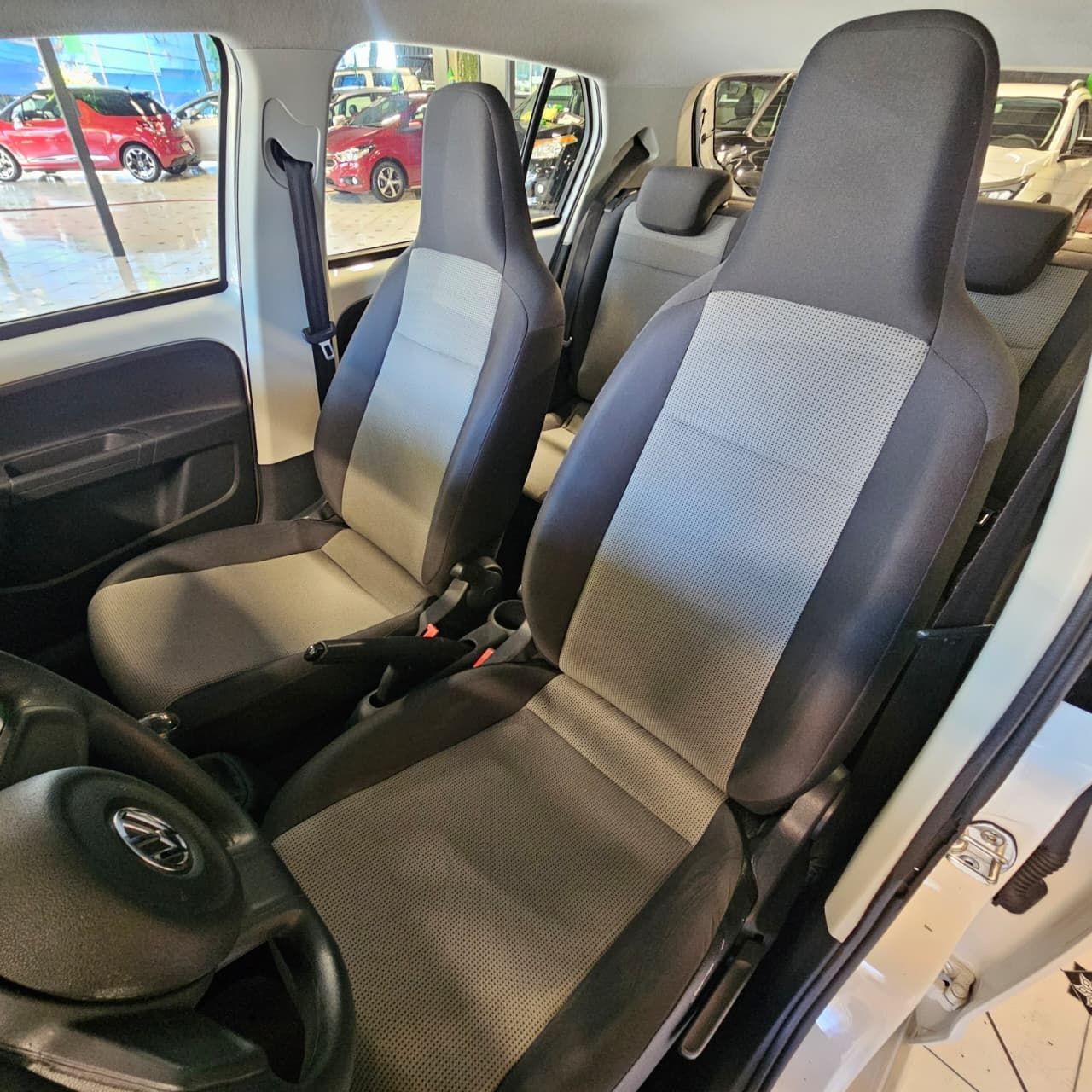 VOLKSWAGEN UP
