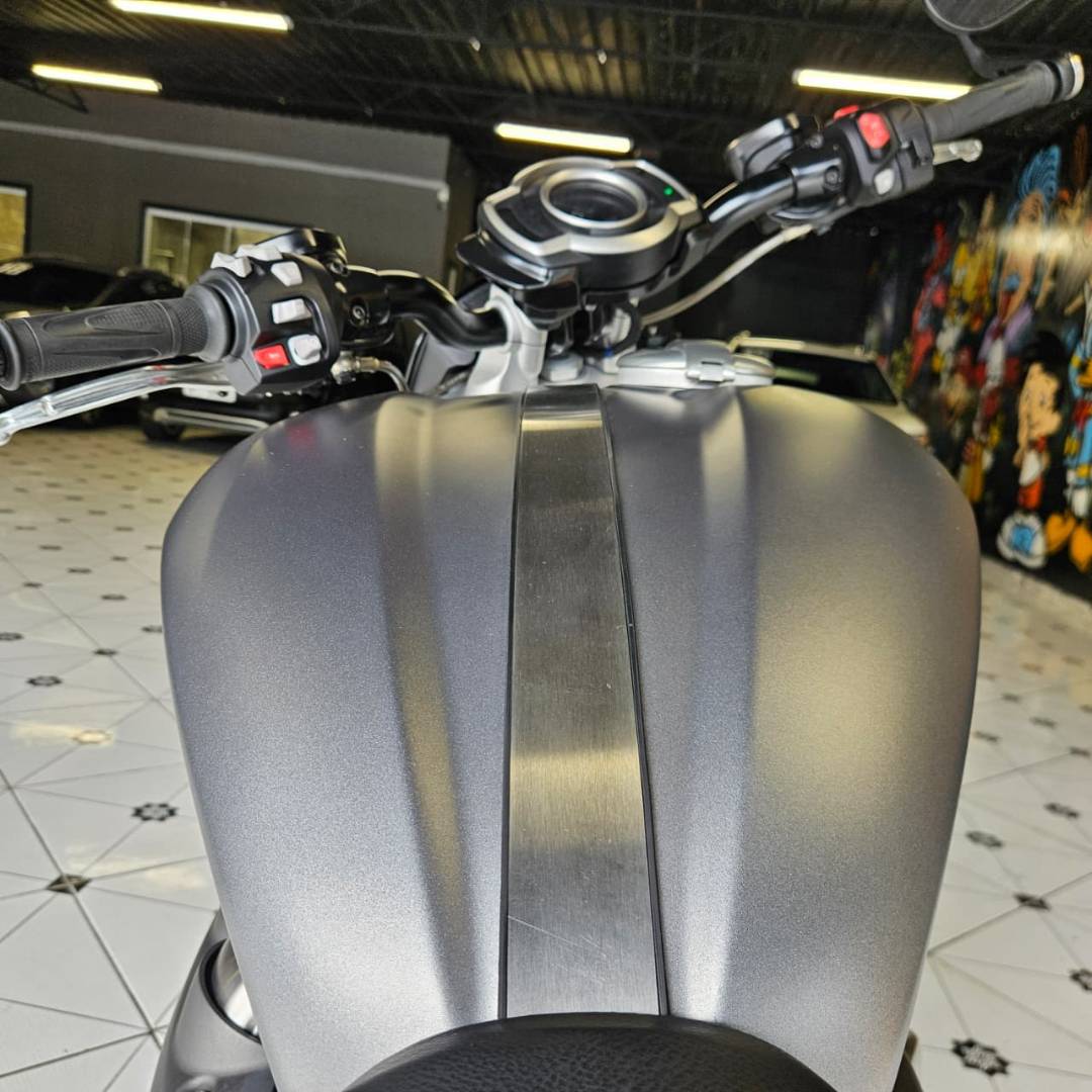 TRIUMPH ROCKET III R