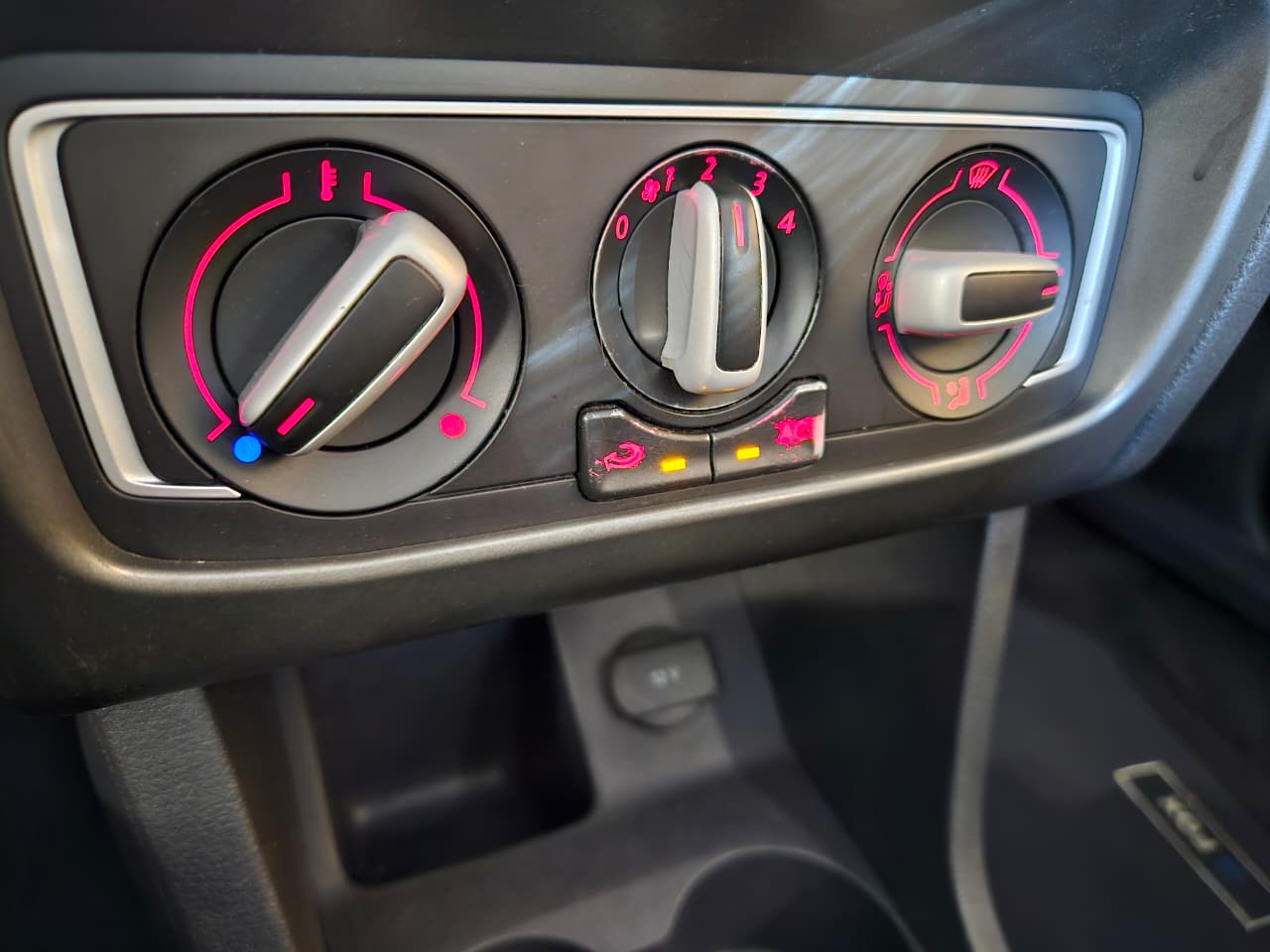 VOLKSWAGEN FOX