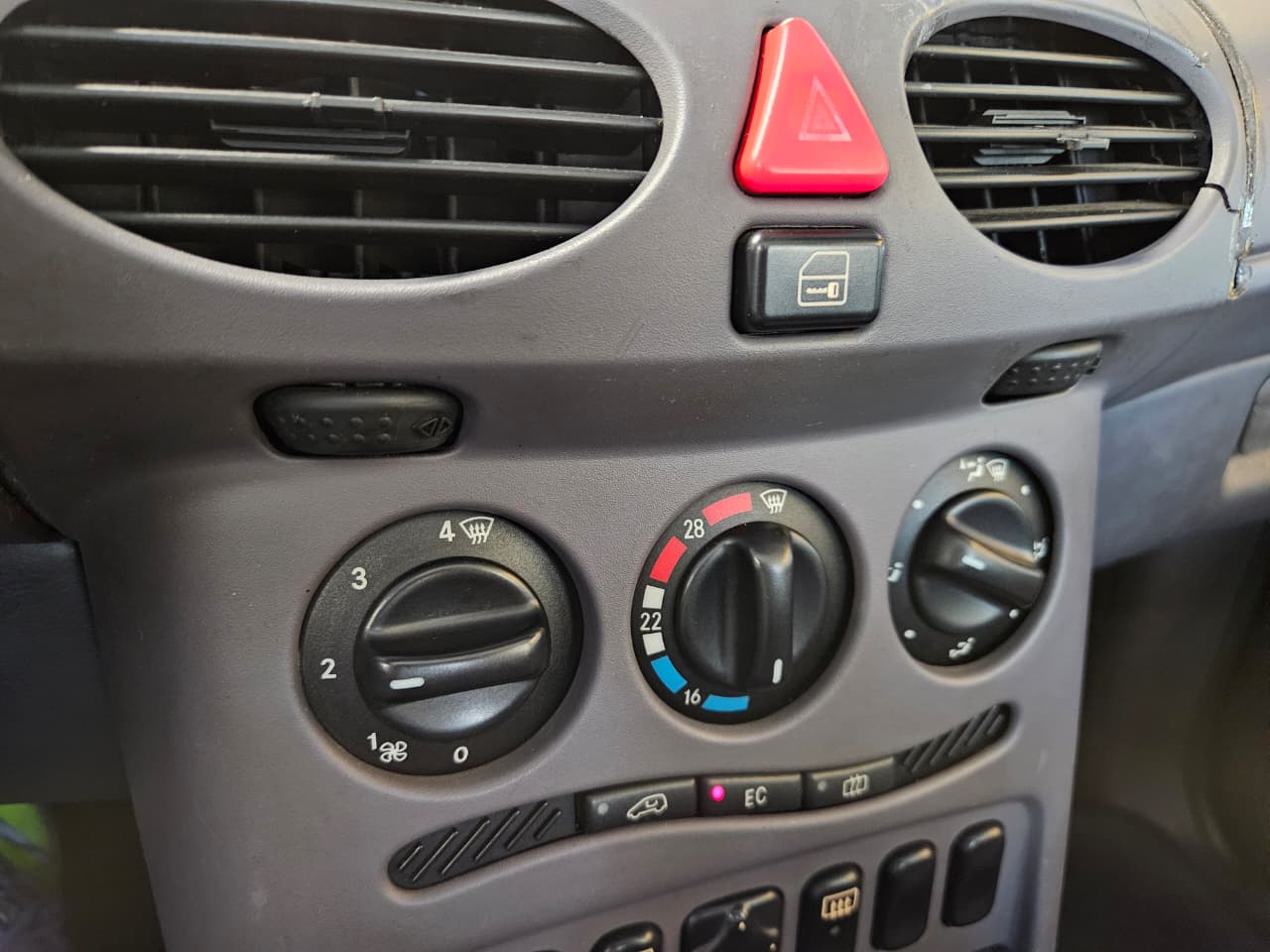 MERCEDES-BENZ A 160