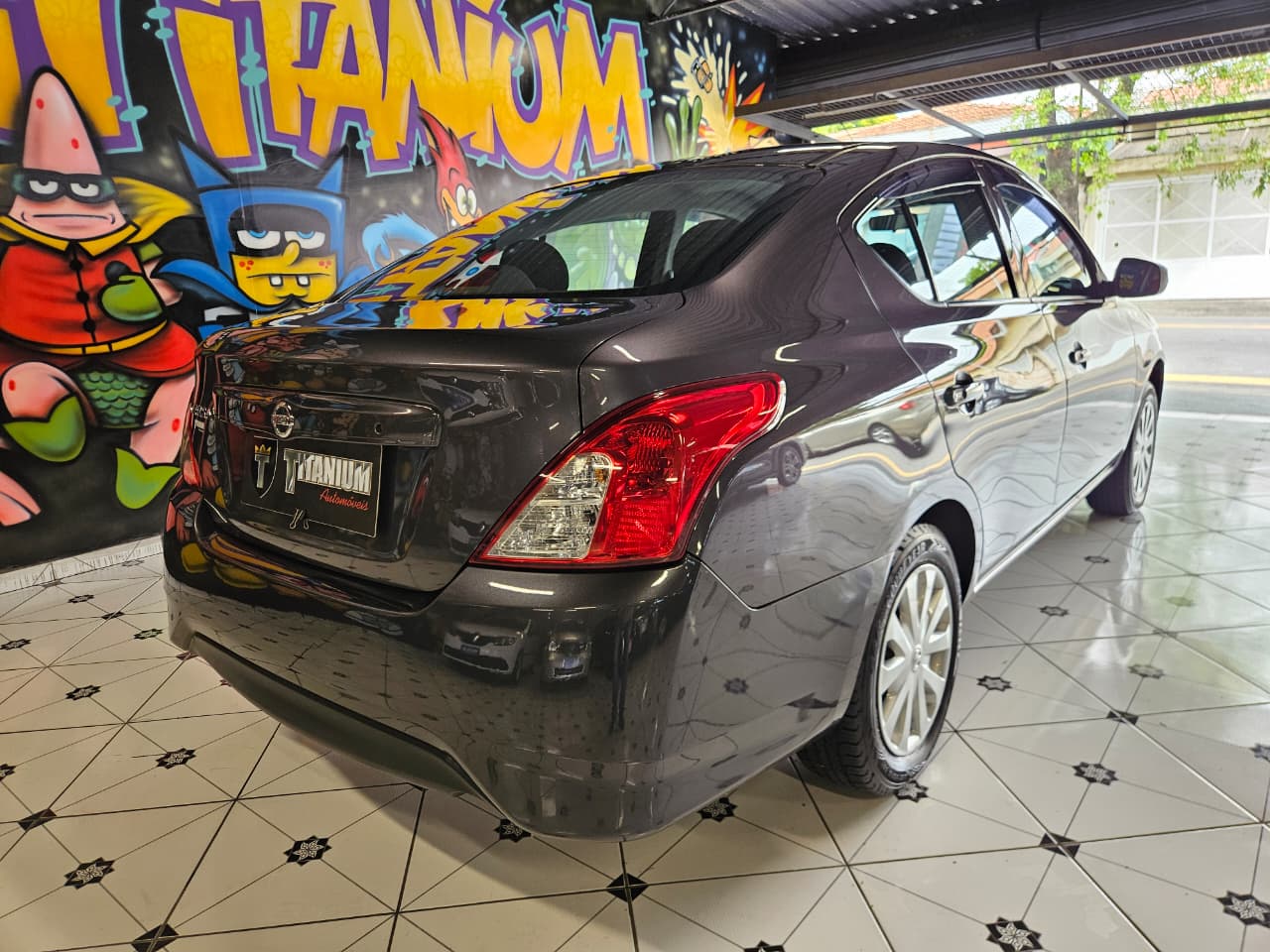 NISSAN VERSA