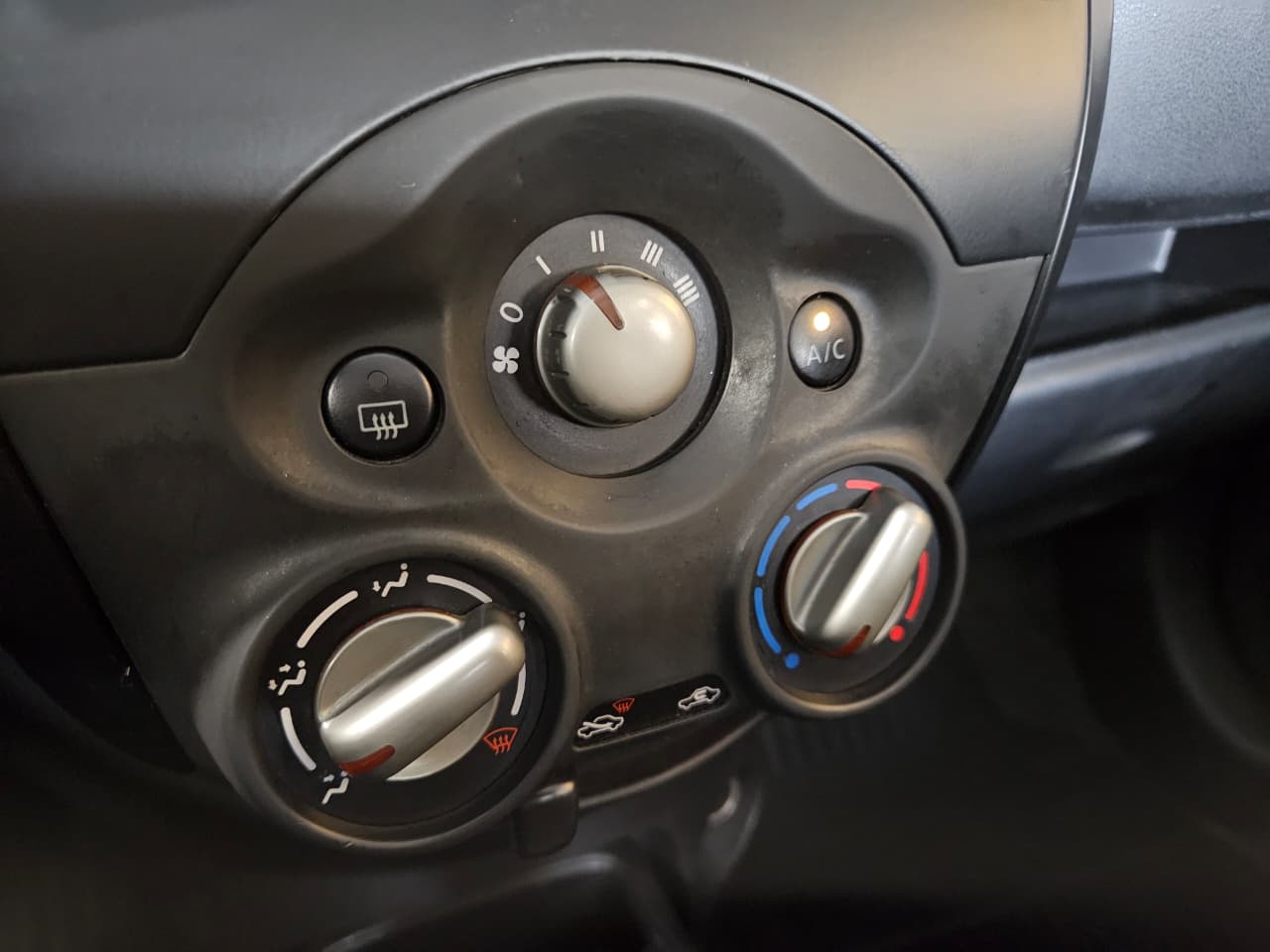 NISSAN VERSA