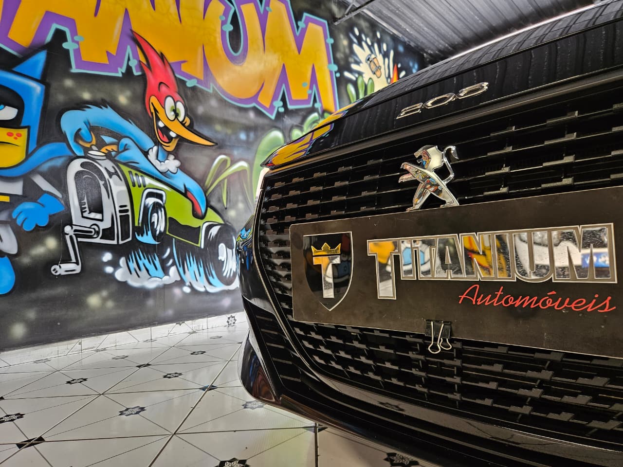 PEUGEOT 208
