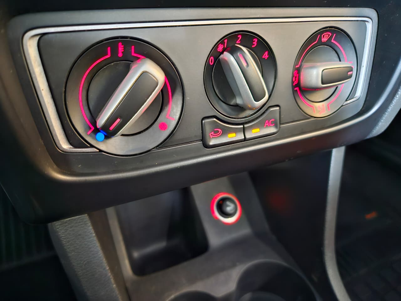 VOLKSWAGEN FOX