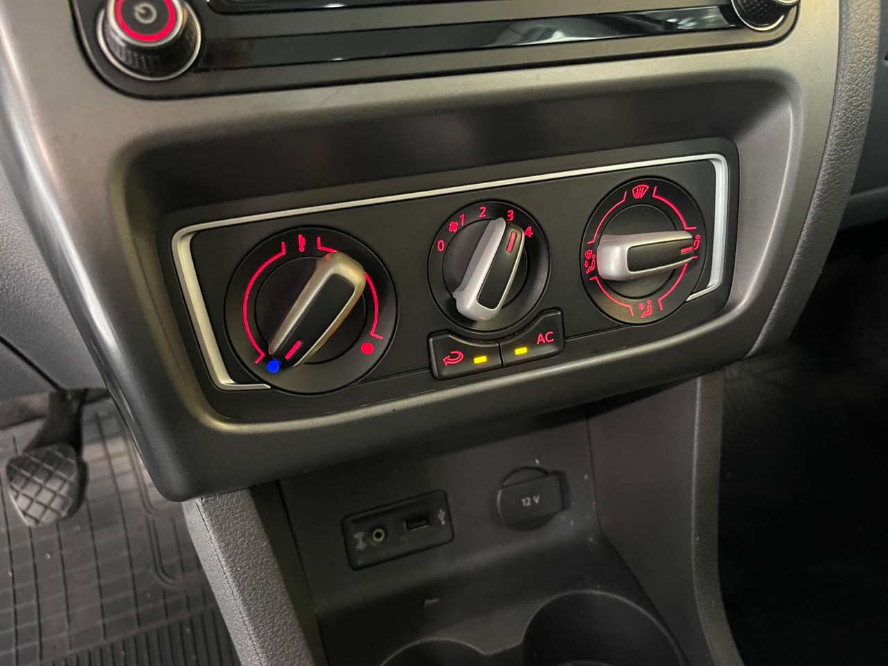 VOLKSWAGEN FOX
