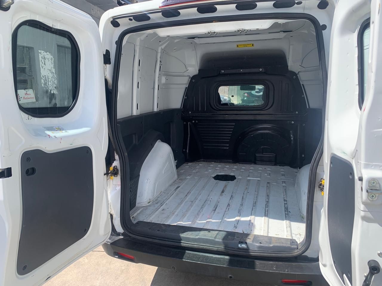 Car Image 13