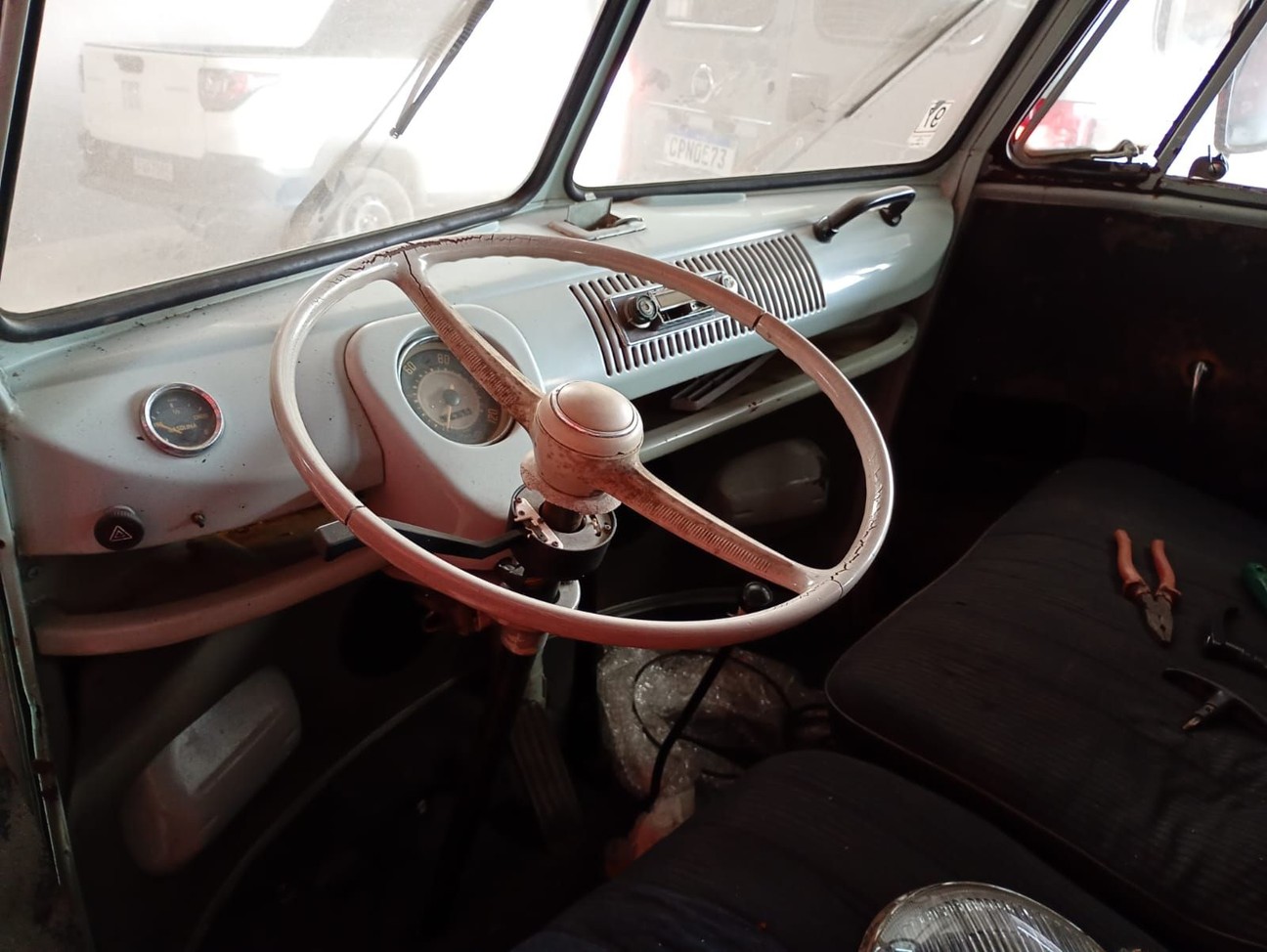 VOLKSWAGEN KOMBI