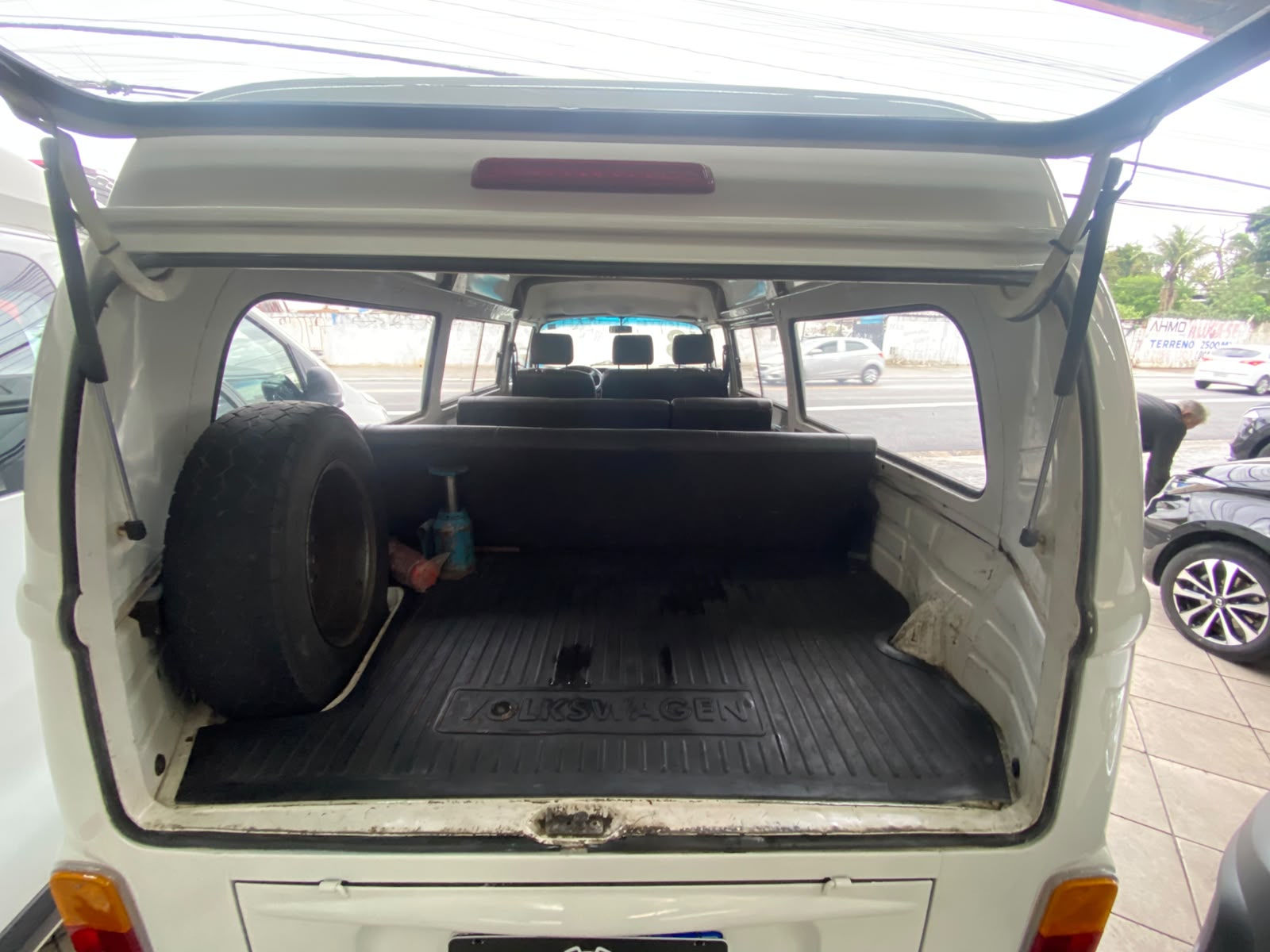 VOLKSWAGEN KOMBI