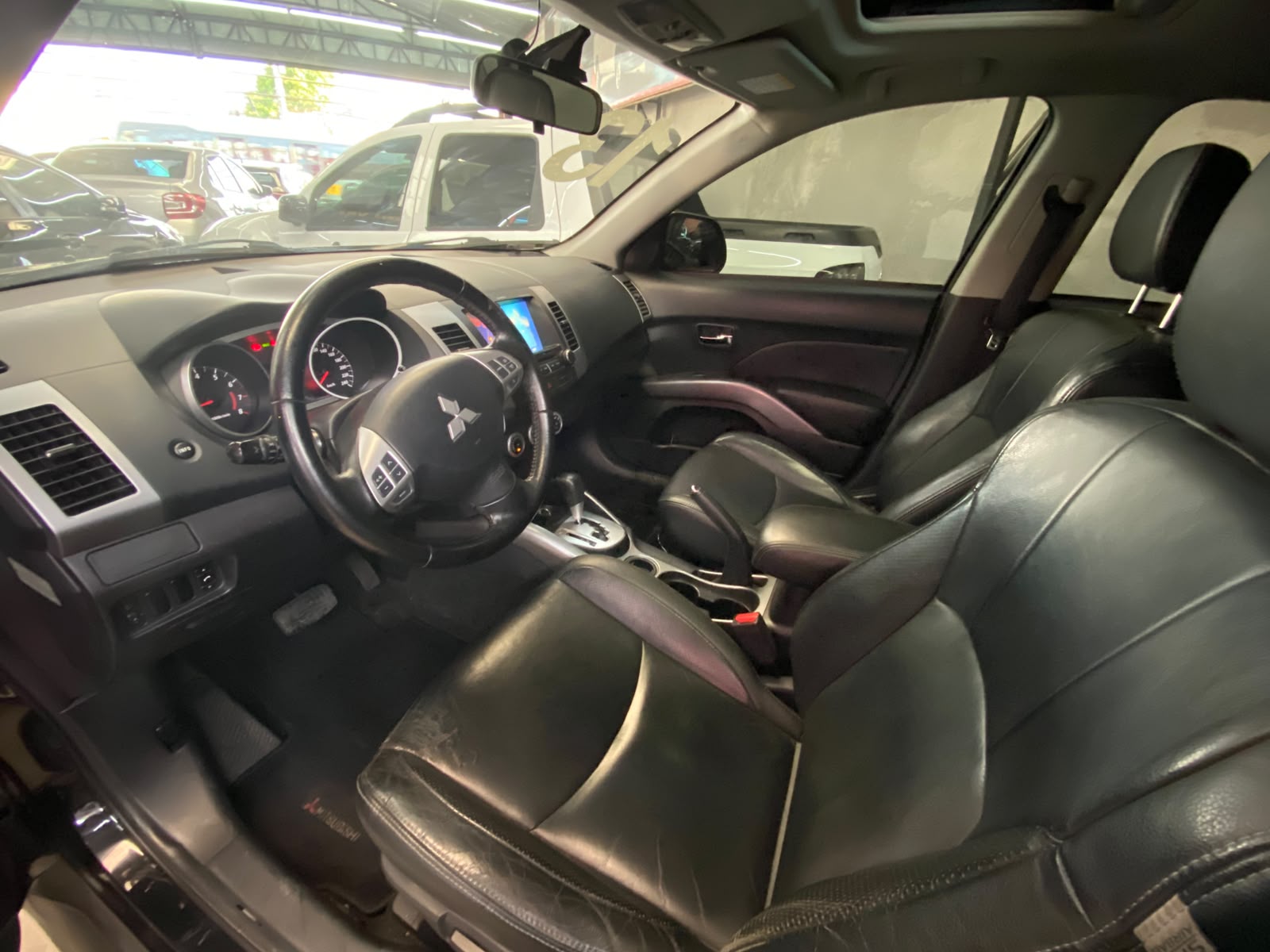 MITSUBISHI OUTLANDER