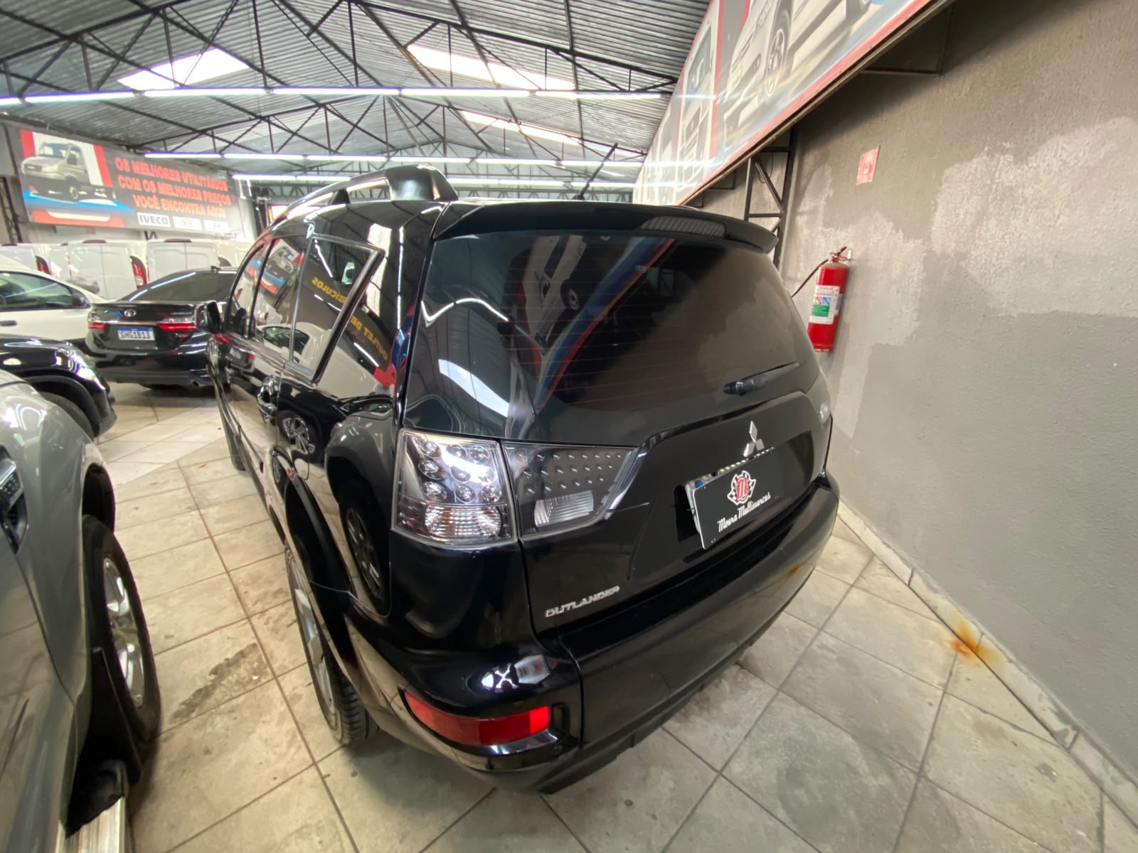 MITSUBISHI OUTLANDER
