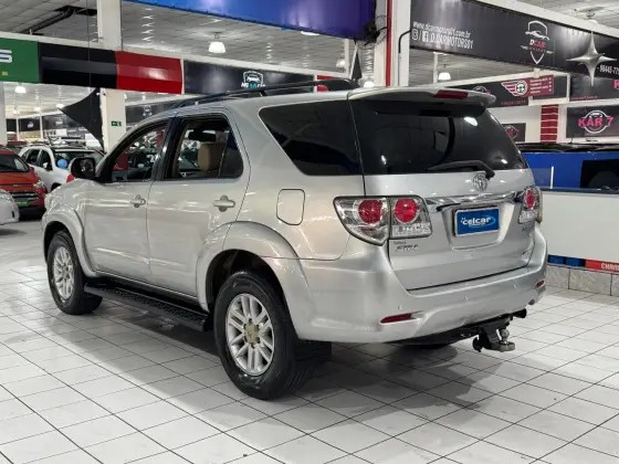 TOYOTA HILUX SW4