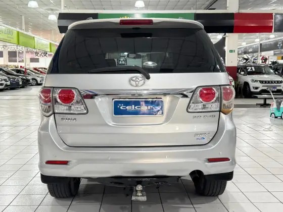 TOYOTA HILUX SW4