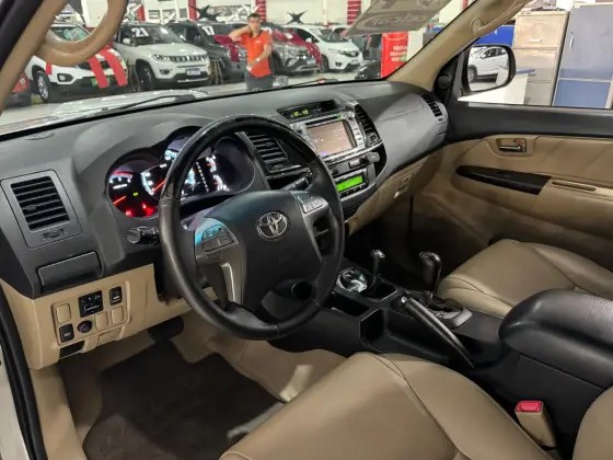 TOYOTA HILUX SW4